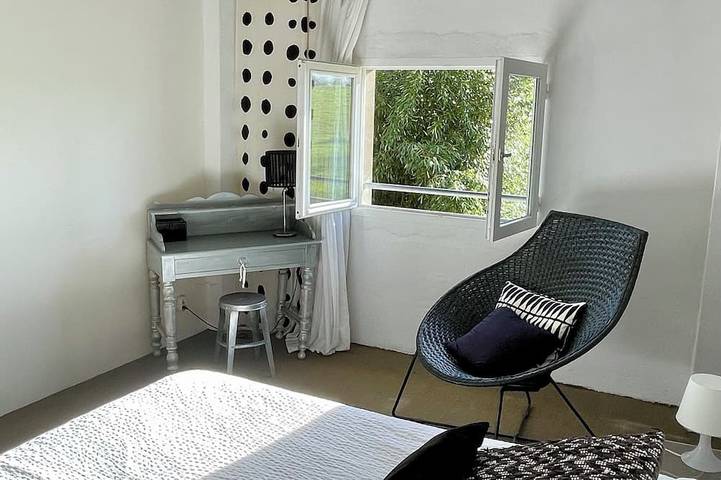 La Grange: Between sea and mountains, spacious gîte with private pool. in Labastide-Villefranche, Béarn