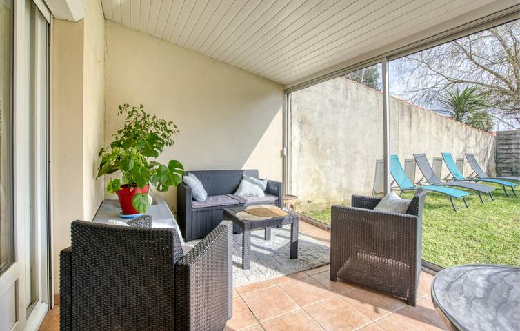 Location de vacances pour 6 personnes, avec terrasse ainsi que piscine et jardin à Rochefort - 3