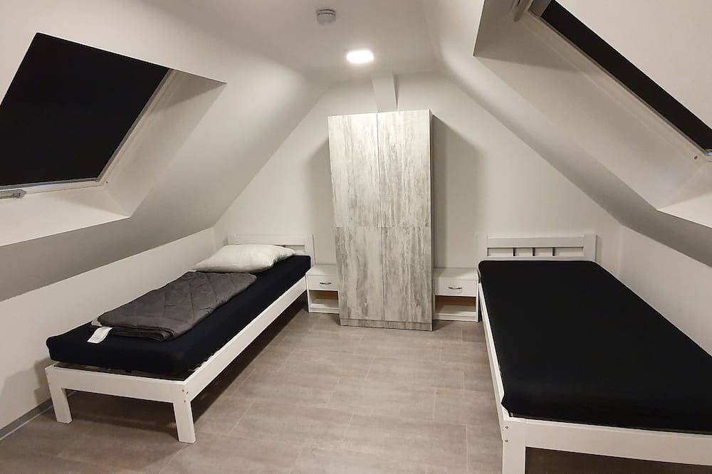 Haus für 20 Gäste in 30 Minuten bis Berlin Centrum in Hohen Neuendorf, Ruppiner Seenland