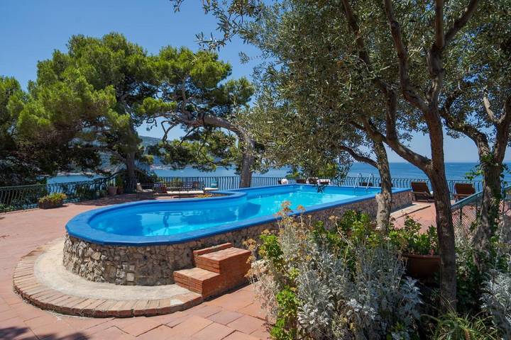 Location de vacances pour 8 personnes, avec piscine ainsi que vue et jardin, animaux acceptés à Vico Equense - 2