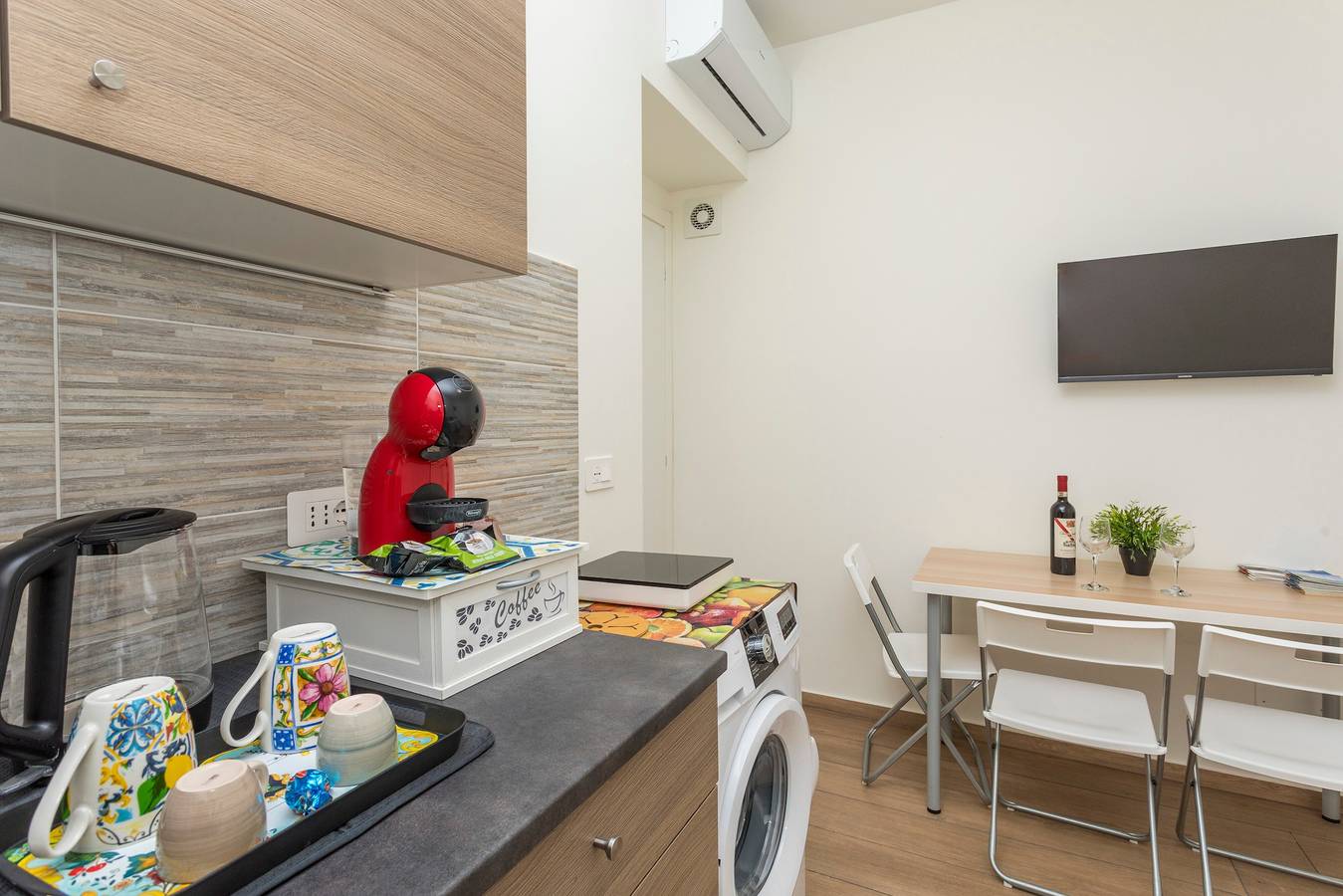 Ganze Wohnung, Apartment 'Il Tulipano House 2' mit privater Terrasse, Wlan und Klimaanlage in Catania, Catania Provinz
