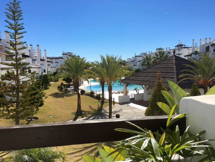 Ganze Wohnung, Las Adelfas 1st Floor with Pool Views in San Pedro de Alcántara, Marbella