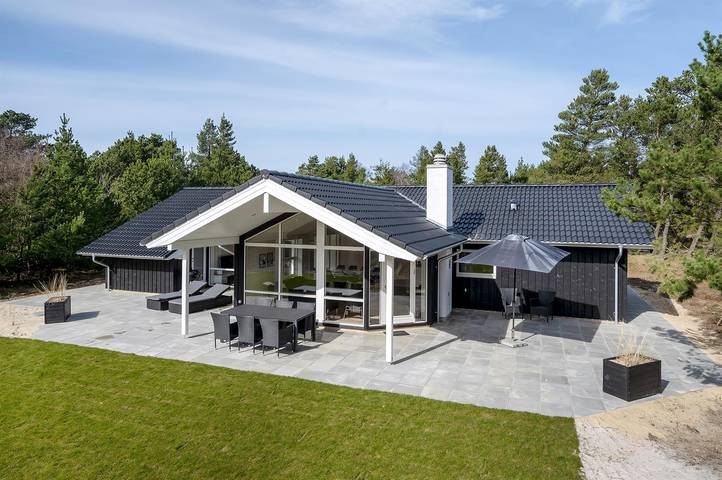 Holiday home for 8 people, with sauna and terrace as well as hot tub - 1