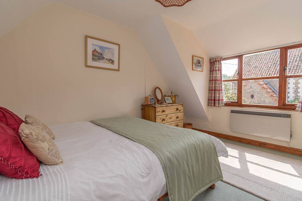 Post Box Cottage -  a self catering cottage that sleeps 4 guests  in 2 bedrooms in Stiffkey, Norfolk Coast