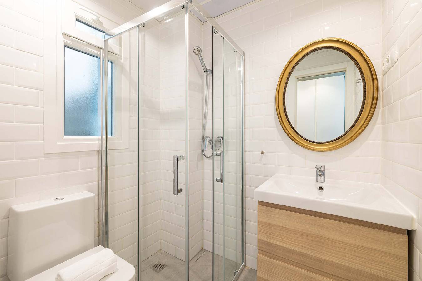 Entire apartment, Modern 1Br Ground Floor Apart - Walk to Beach in Málaga (Este), Malaga