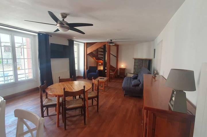 Location de vacances pour 6 personnes, avec Balcon à Condat-sur-Vézère