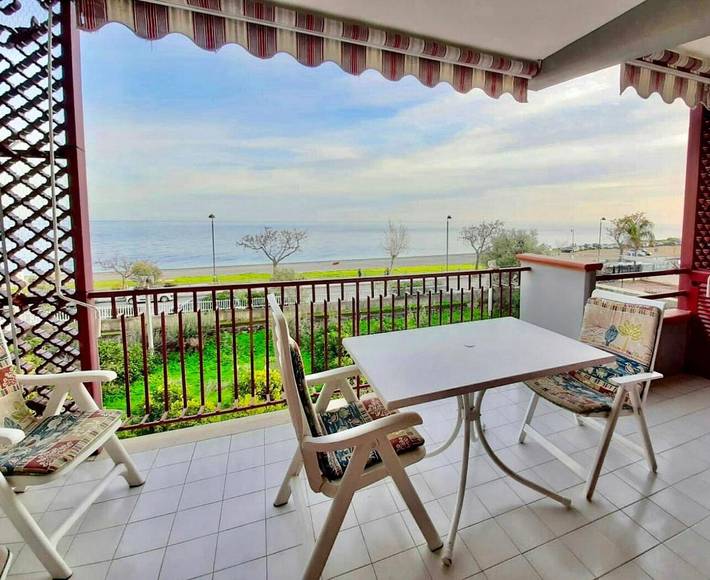 Gîte pour 6 personnes, avec balcon et vue à Alì Terme