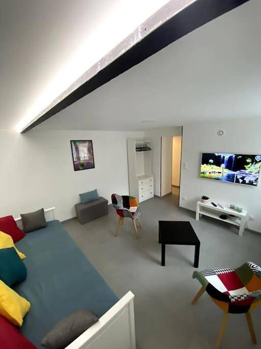 Gîte pour 2 personnes, avec jardin ainsi que vue et terrasse dans Plesnois