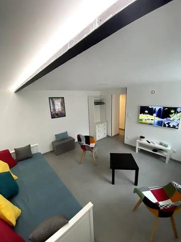 Gîte pour 2 personnes, avec terrasse ainsi que vue et jardin dans Plesnois