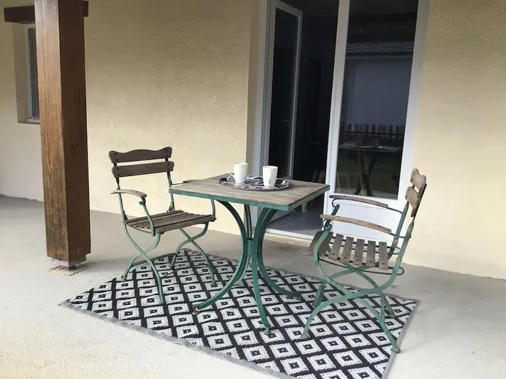 Ferienhaus für 2 Personen, mit Terrasse und Garten sowie Pool - 1