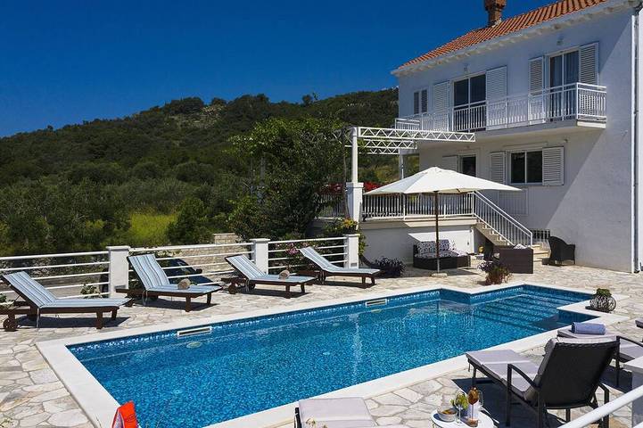 Ferienhaus für 10 Personen, mit Balkon und Garten in Zaton