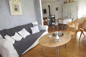 Gîte pour 4 personnes, avec terrasse et jardin, animaux acceptés à Doucier