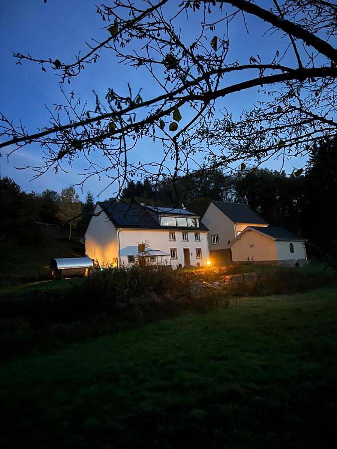 Ferienhaus für 6 Personen, mit Whirlpool und Terrasse sowie Garten und Sauna