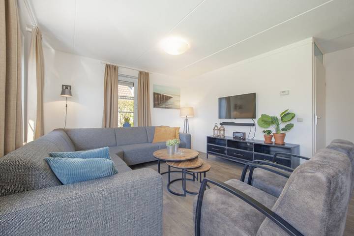 Ferienhaus für 8 Personen, mit Balkon/Terrasse und Terrasse sowie Garten und Pool in Noord-Beveland - 2
