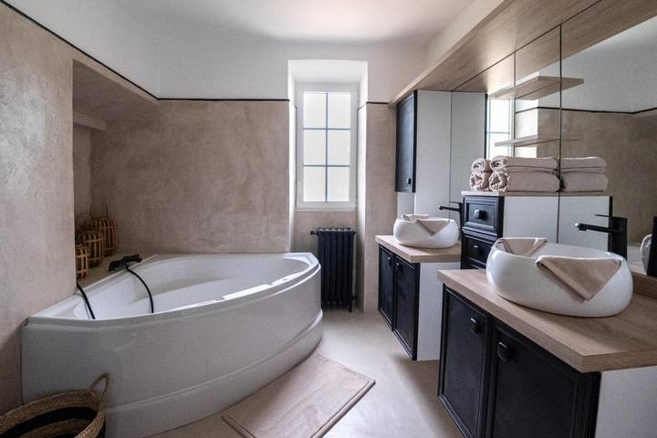 Gîte pour 4 personnes, avec vue ainsi que piscine et terrasse, animaux acceptés à Les Mées - 4