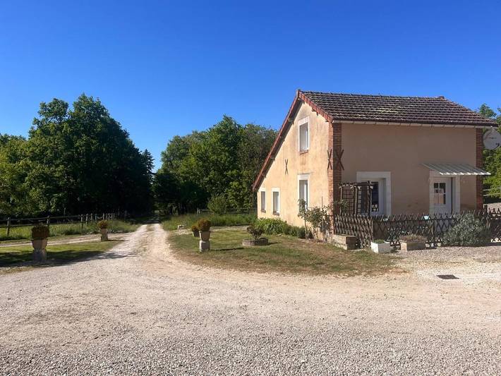 Location de vacances pour 3 personnes, avec jardin et vue, adapté aux familles dans Leugny