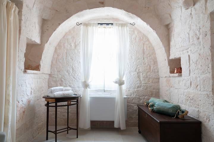 Trullo with Private Garden, Wi-Fi and Air Conditioning in Martina Franca, Bari Province