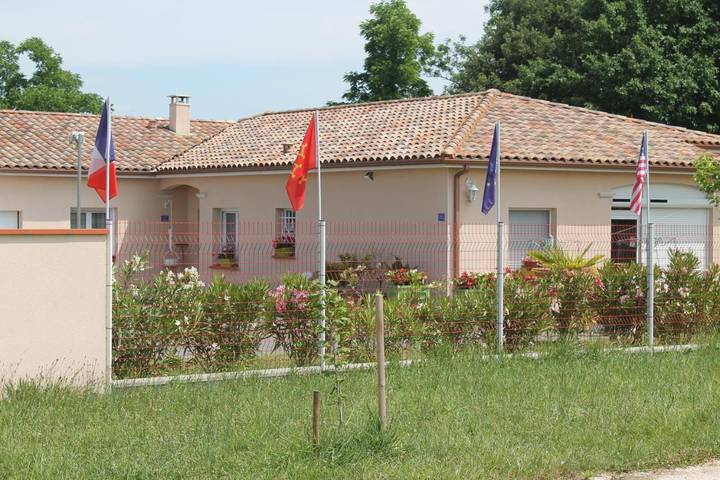 Location de vacances pour 3 personnes, avec Balcon et Terrasse ainsi que Jardin et Vue à Saint-Nicolas-de-la-Grave