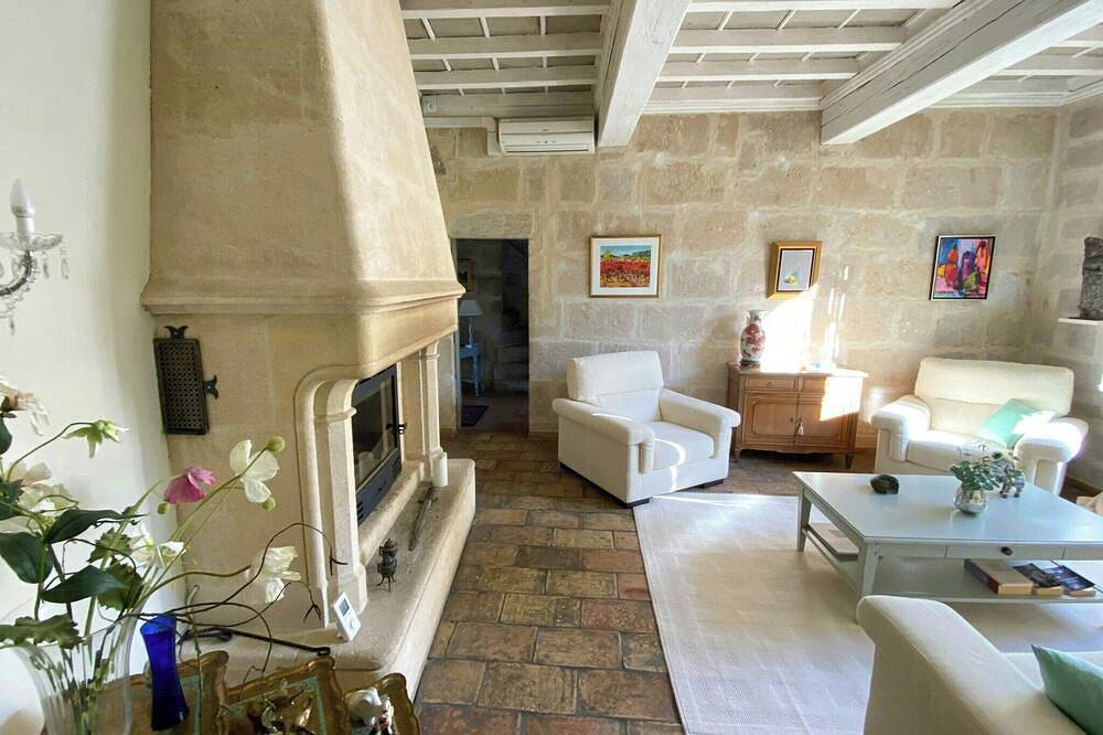 Maison conventuelle médiévale dans un village provençal in Barbentane, Région d'Arles