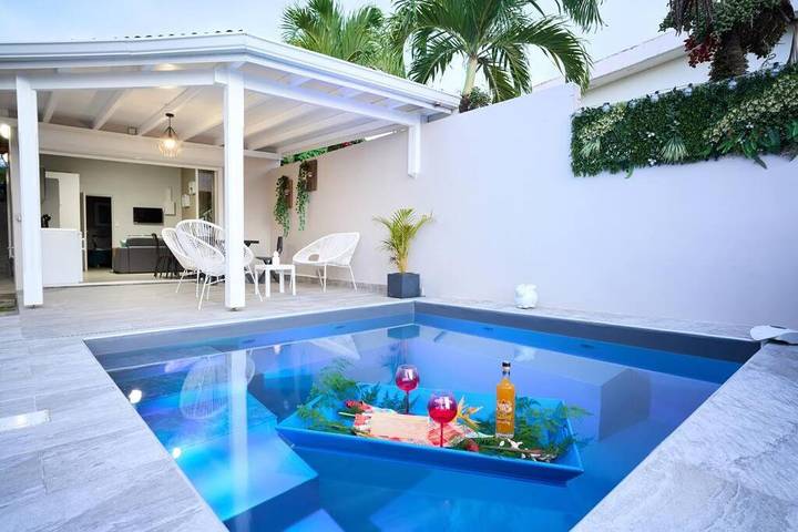 Appartement de vacances pour 3 personnes, avec vue ainsi que piscine et terrasse