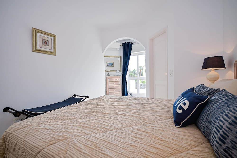 Beautiful 2 Bedroom Villa with Pool on Oasis Parque, Alvor in Portimão, Faro District