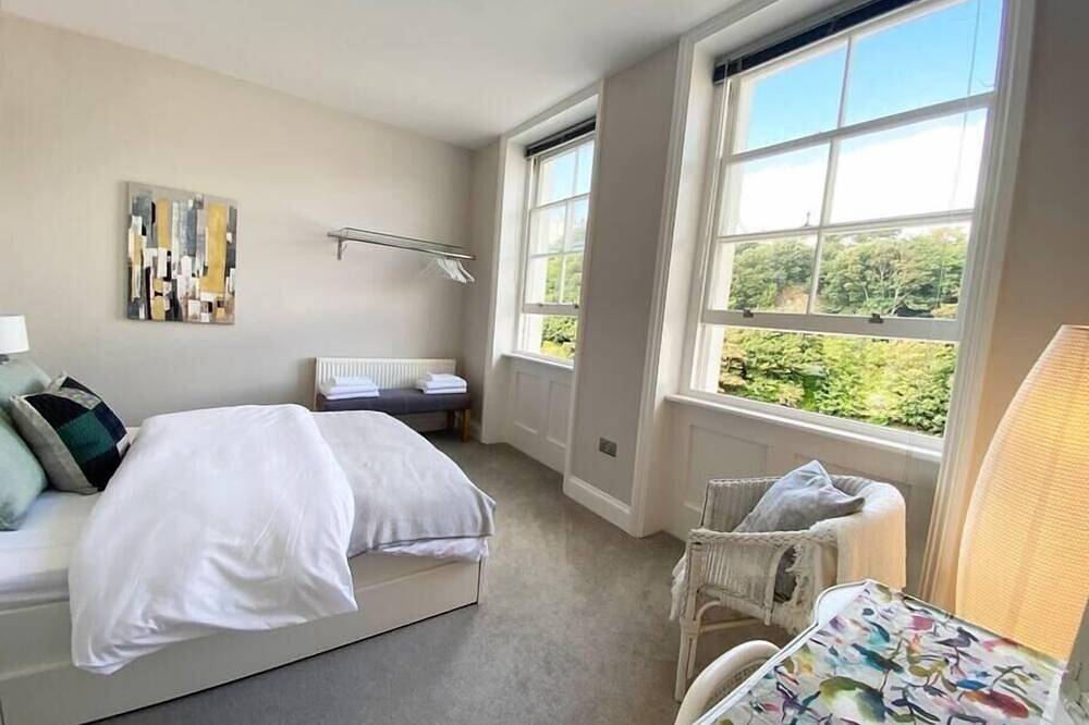 Entire apartment, Spacious 2Bd Flat with Stunning Views Folkestone in Folkestone, Kent