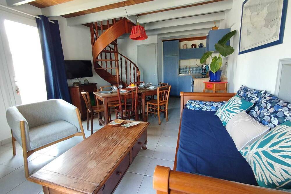 Traditional Houses in Groix – Peace and Quiet, Beach, and Nature in Groix, Côte des Mégalithes