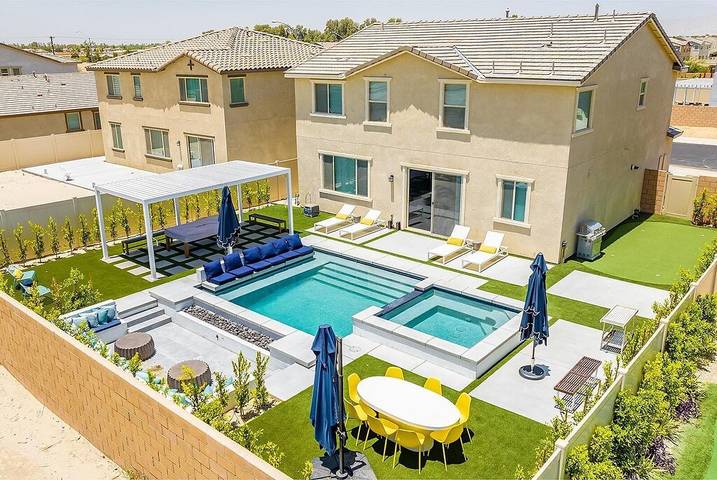 Vacation rental for 16 people, with hot tub and terrace, with pets in Coachella