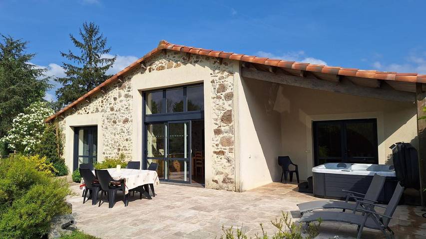 Casa de vacaciones para 6 personas, con terraza además de jardín y jacuzzi - 1