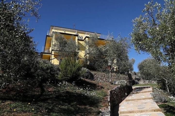 Appartamento intero, House Gelsomino in Tuscany (Lucca) with Pool, garden and spectacular  sea view in Lucca, Riviera Toscana