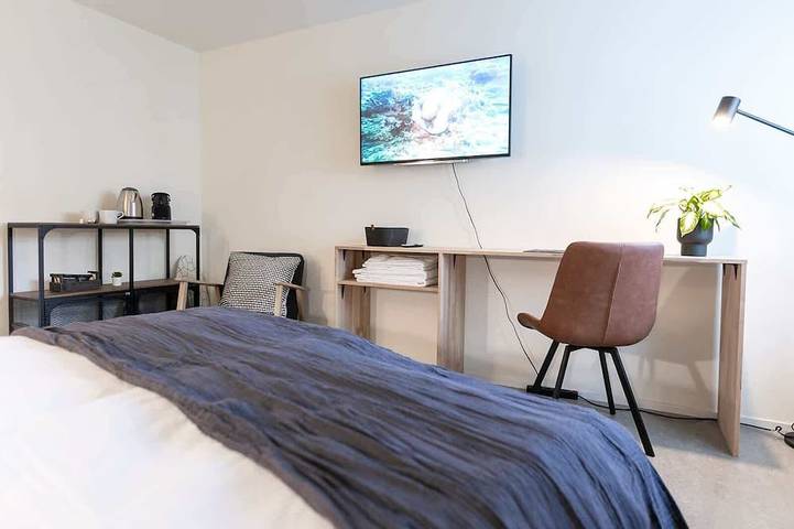 Ganze Wohnung, Central St. Gallen Studio (blue): Fast Wifi & kitchen for shared use in St. Gallen, Zürich Voralpen