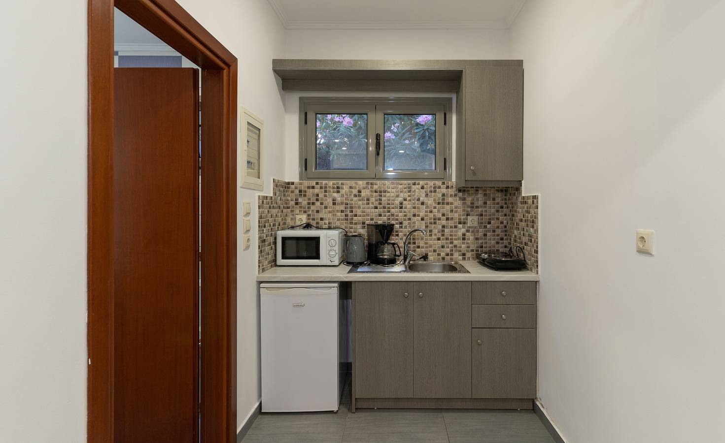 Beach House Apartment By The Sea 1 con Vista Mare, Wi-Fi e Aria Condizionata in Alykanas, Alykes