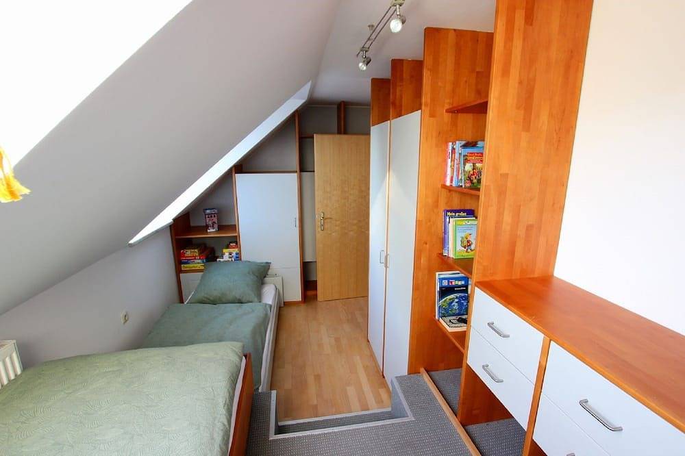 Ganze Wohnung, Große Ferienwohnung (120qm) mit 3 Schlafzimmern in Selbitz, Landkreis Hof