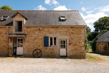 Gîte pour 6 personnes, avec bassin pour enfant et jardin, adapté aux familles à Cléguérec
