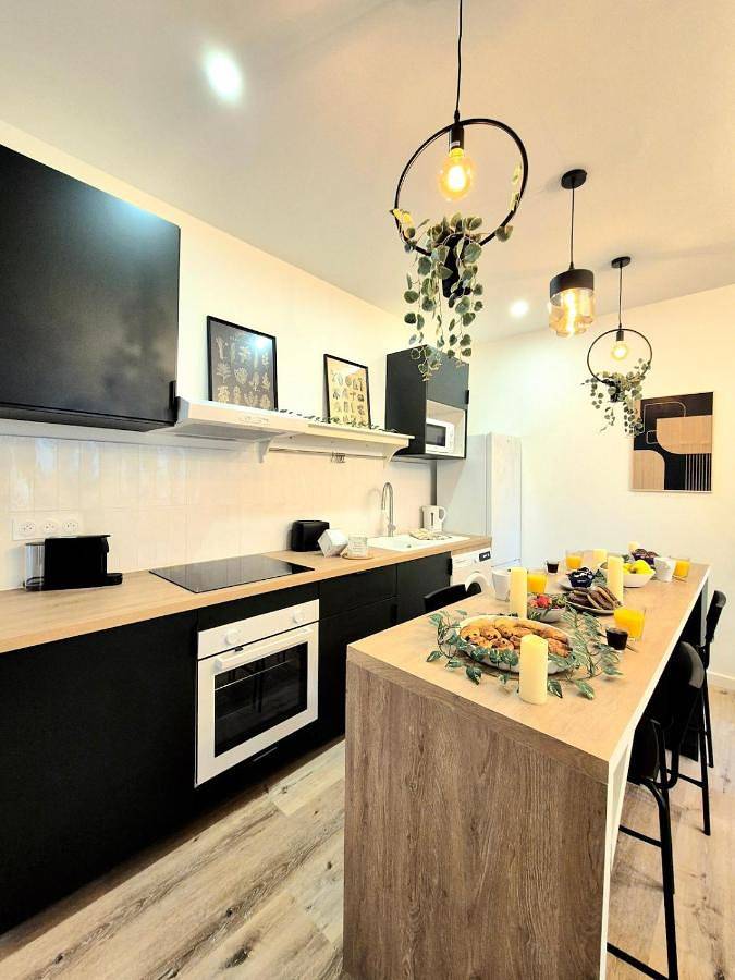 Gîte pour 4 personnes, avec terrasse dans Arenes De Nimes - 2