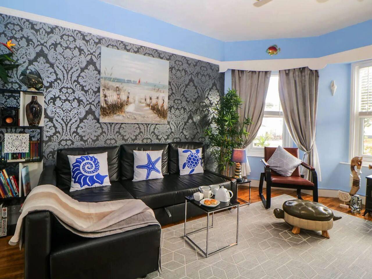 Entire holiday apartment, English Riviera coastal holiday home in Devon Uk in Paignton, Torbay