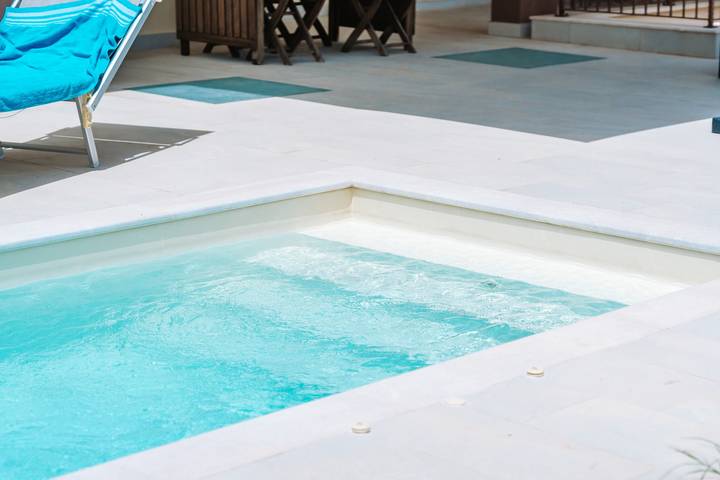 Villa 'Delle Viole' mit privatem Pool, Wlan und Klimaanlage in Quartu Sant'Elena, Campidano