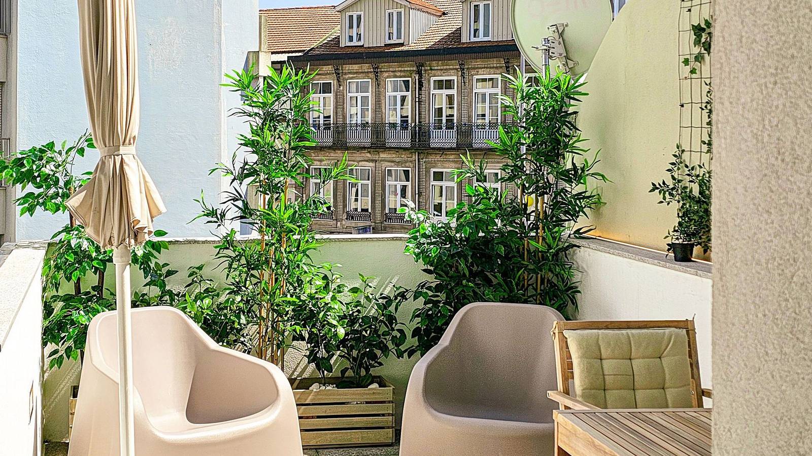 Entire apartment, Wonderful Flat in Bonfim by Lovelystay in Porto, Porto District