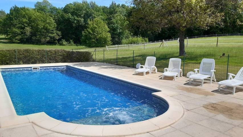 Location de vacances pour 4 personnes, avec jardin, animaux acceptés à Fossemagne