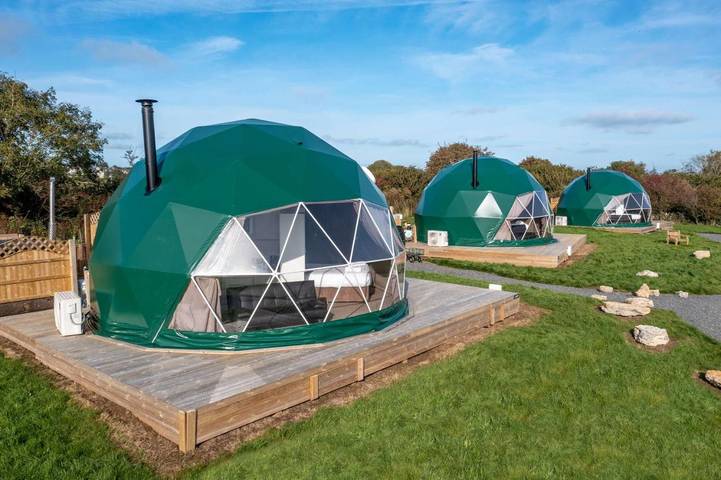 Camping for 4 people, with Terrace and Hot tub as well as Garden and View in North-Wales