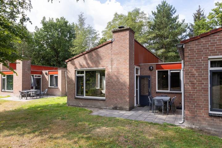 Vakantiehuis voor 6 personen, with Balkon/Terras and Terras as well as Tuin and Zwembad in Weert
