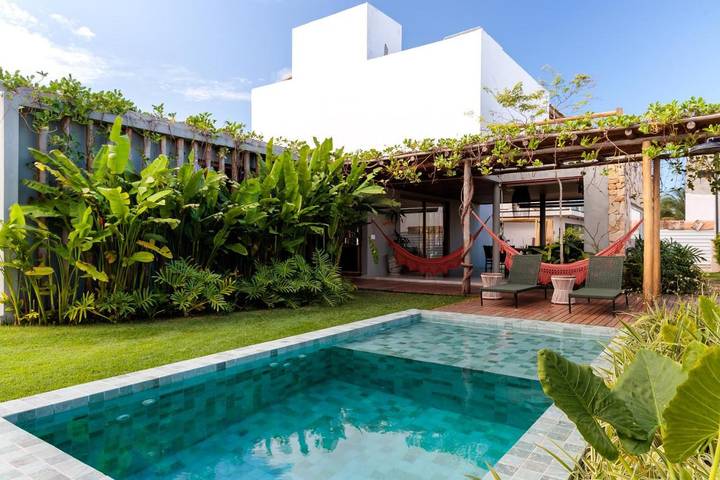 Casas e apartamentos de temporada para 8 pessoas, com jardim e piscina e ainda vista em Porto de Pedras