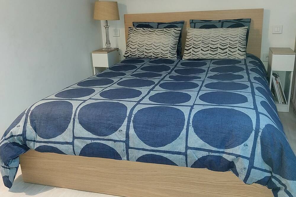 Entire apartment, Small loft and terrace in Le Lilas, 4 minutes from the Serge Gainsbourg metro station on line 11 in Les Lilas, Seine-Saint-Denis