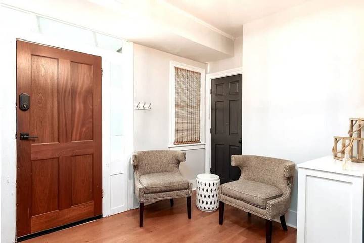 Apartment for 8 people, with yard and balcony in Charleston