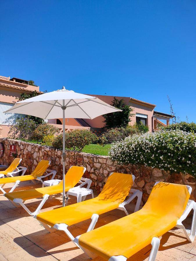 Aparthotel para 4 pessoas, com jardim e vista e ainda piscina em Lagos