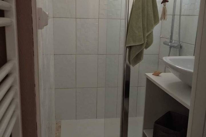 Location de vacances pour 5 personnes, avec terrasse à La Roche-en-Brenil - 4