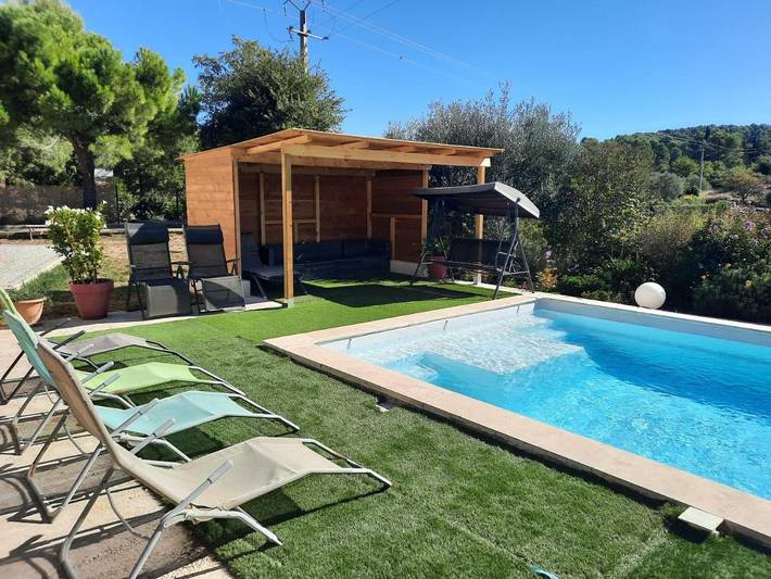 Appartement de vacances pour 2 personnes, avec vue ainsi que piscine et jardin, animaux acceptés