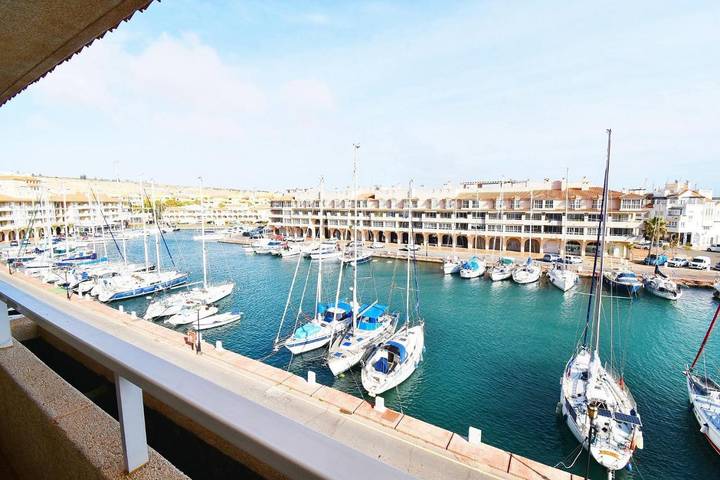 Ferienwohnung für 2 Personen, mit Terrasse und Ausblick sowie Pool - 1