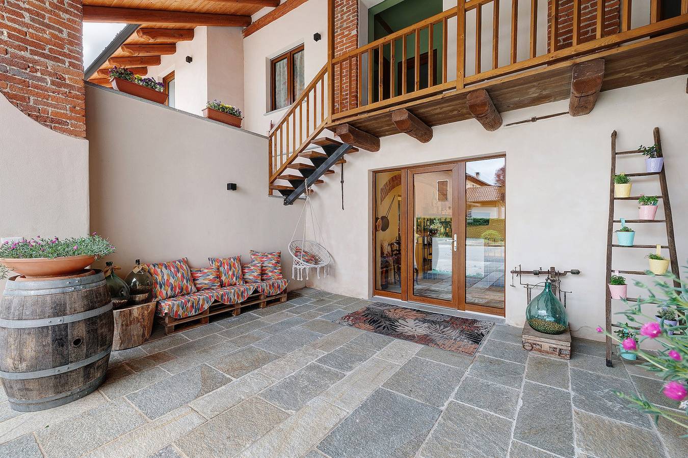 Appartement entier, Ferme « Al Campo Del Nocciolo Agriturismo » avec vue sur la montagne, Wi-Fi et climatisation in Busca, Province de Coni