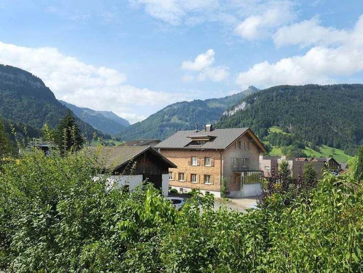 Ferienwohnung für 4 Personen, mit Balkon und Garten sowie Ausblick in Bezau
